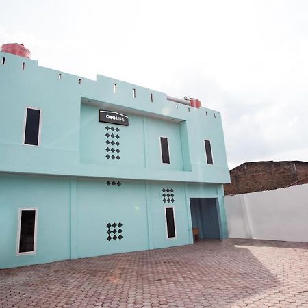 Oyo Life 2601 Residence Damai Helvetia Pulauberayan Exterior photo